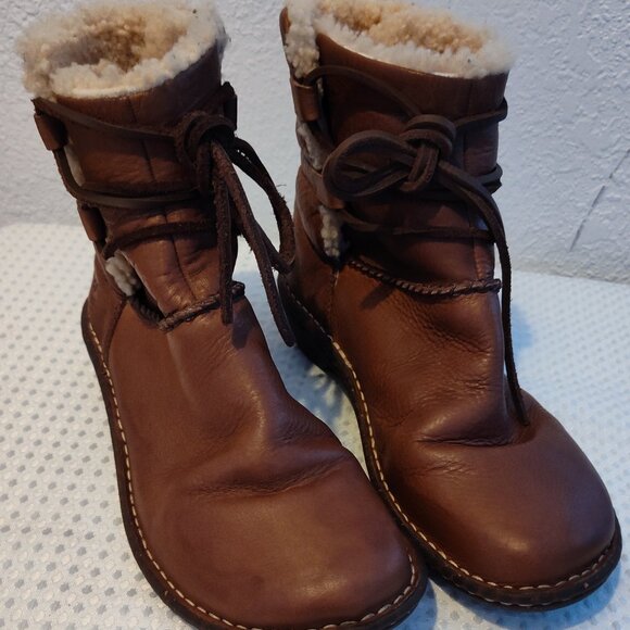 UGG Caspia 1932, Women’s Ankle Boots, Bohemian, 7 - Picture 1 of 13